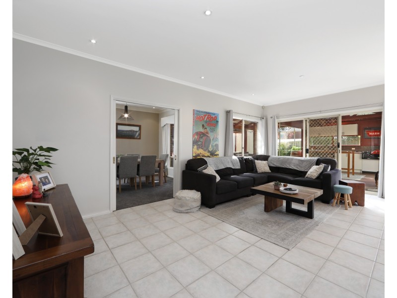 15 Crest Court, The Basin VIC 3154