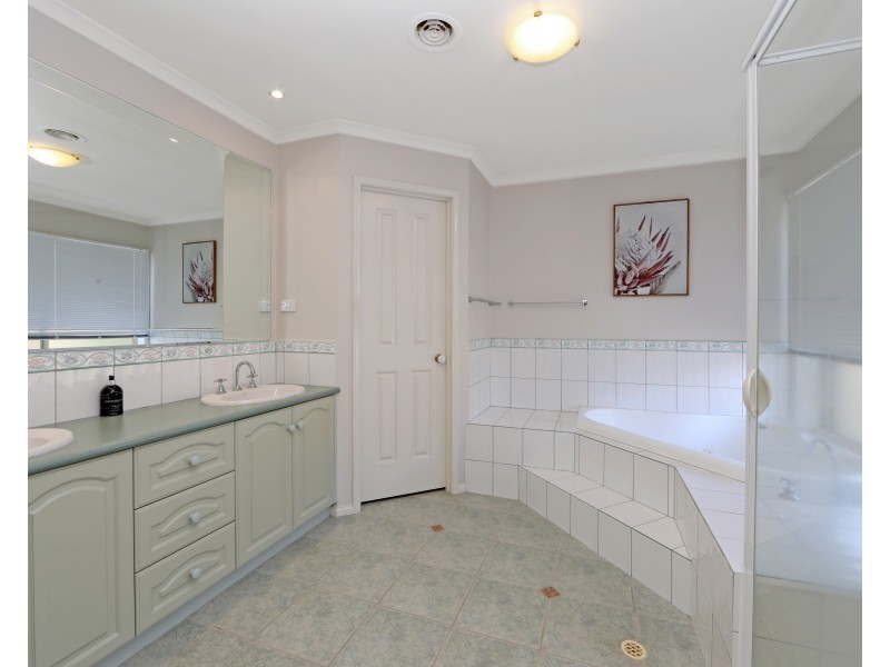 15 Crest Court, The Basin VIC 3154