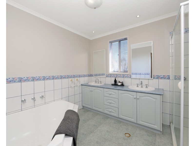 15 Crest Court, The Basin VIC 3154