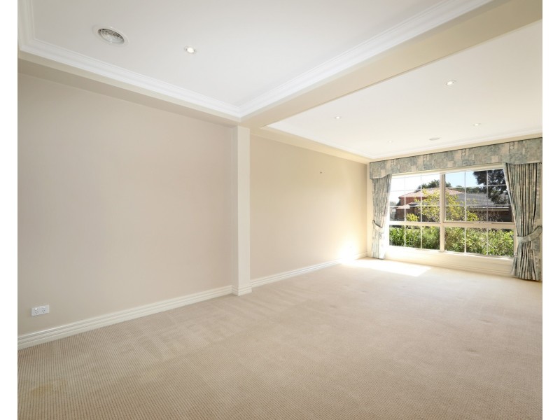 26 Sovereign Crest Boulevard, Rowville VIC 3178