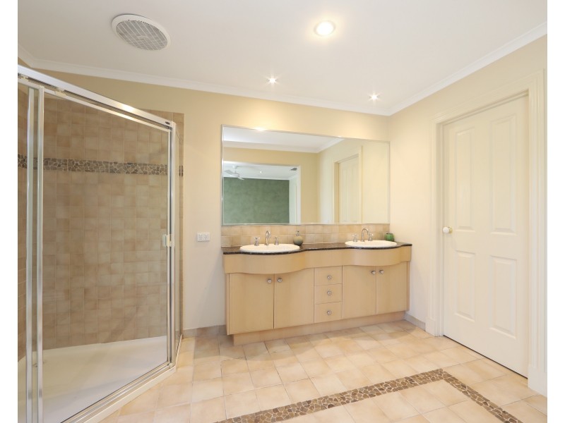 26 Sovereign Crest Boulevard, Rowville VIC 3178