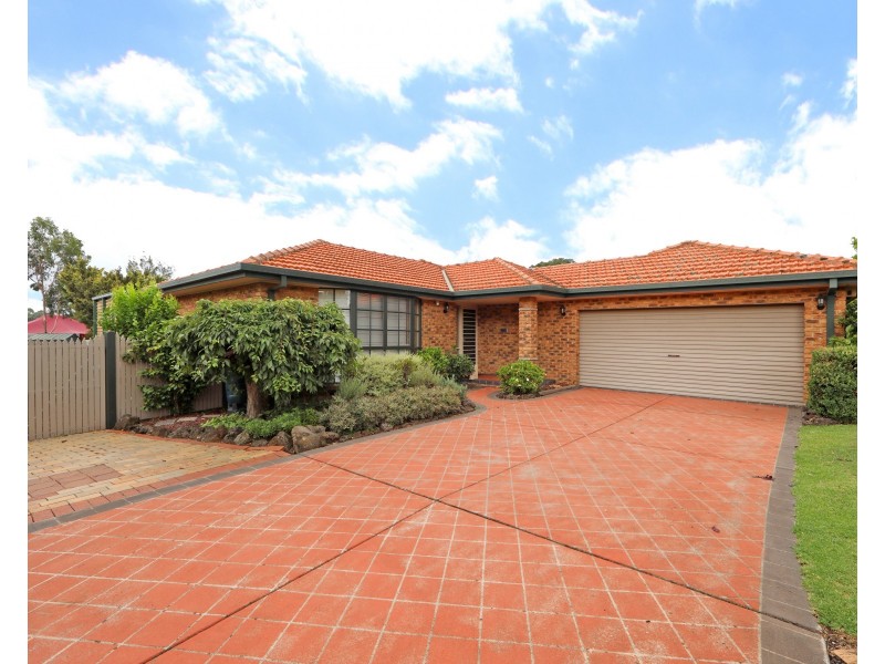 13 Crusoe Drive, Lysterfield VIC 3156
