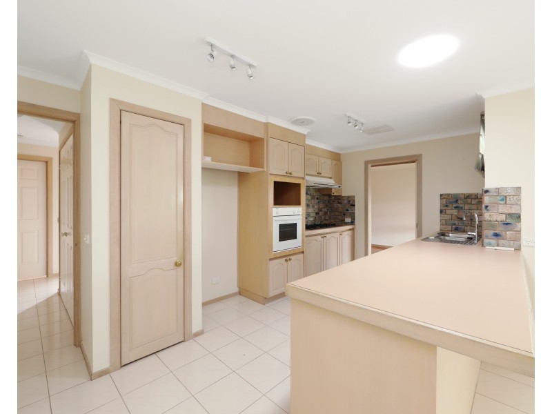 13 Crusoe Drive, Lysterfield VIC 3156