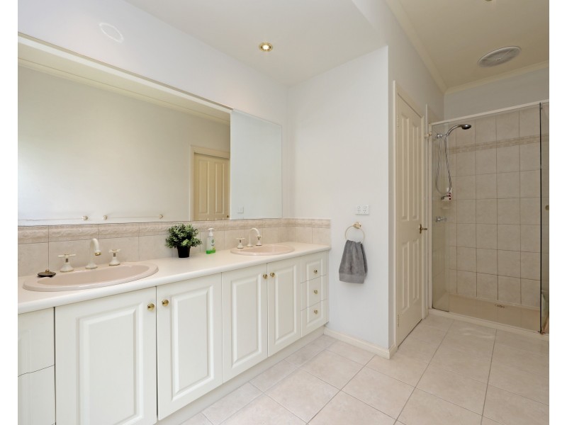 206 Karoo Road, Rowville VIC 3178
