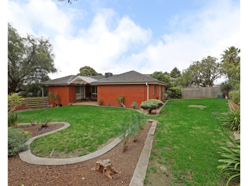 19 Toulon Drive, Templestowe Lower VIC 3107