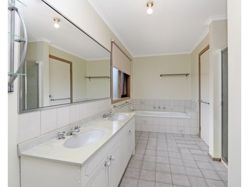 4 Meaghan Court, Rowville VIC 3178