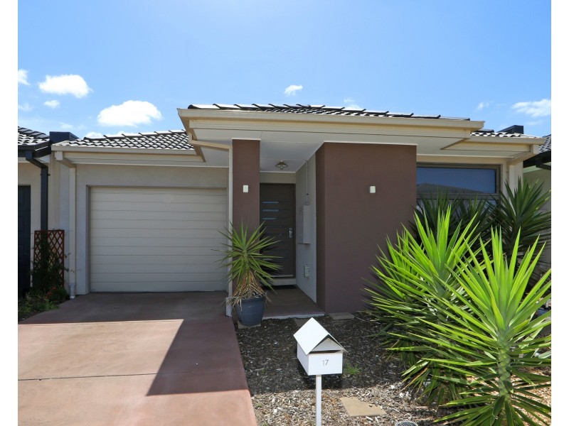 17 Guernsey Street, Clyde North VIC 3978