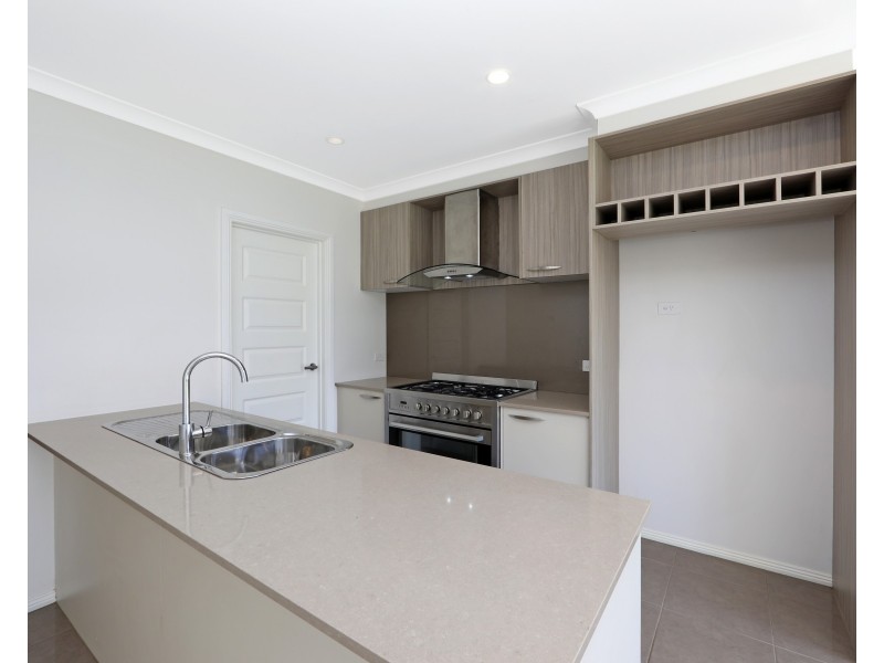 17 Guernsey Street, Clyde North VIC 3978