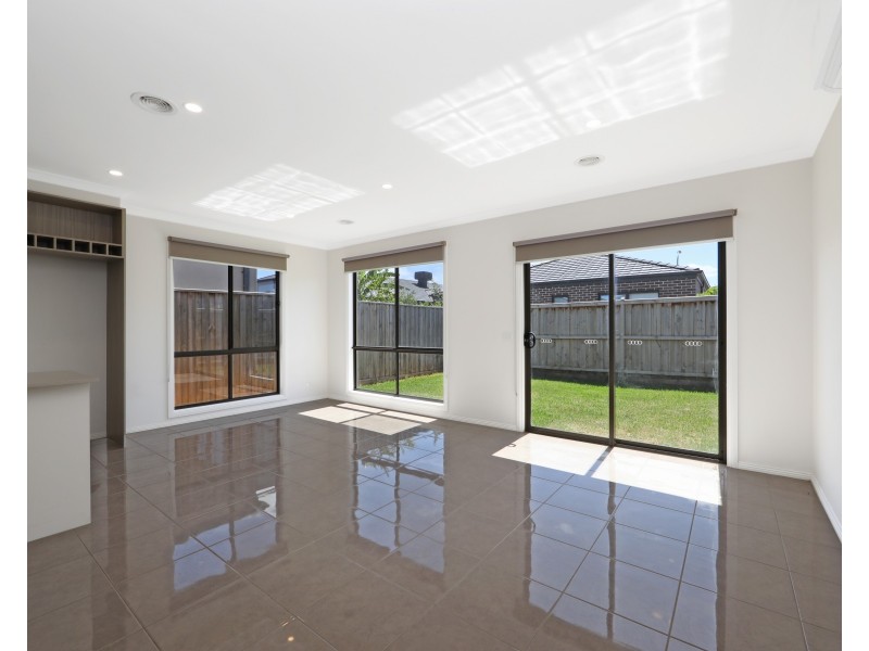 17 Guernsey Street, Clyde North VIC 3978