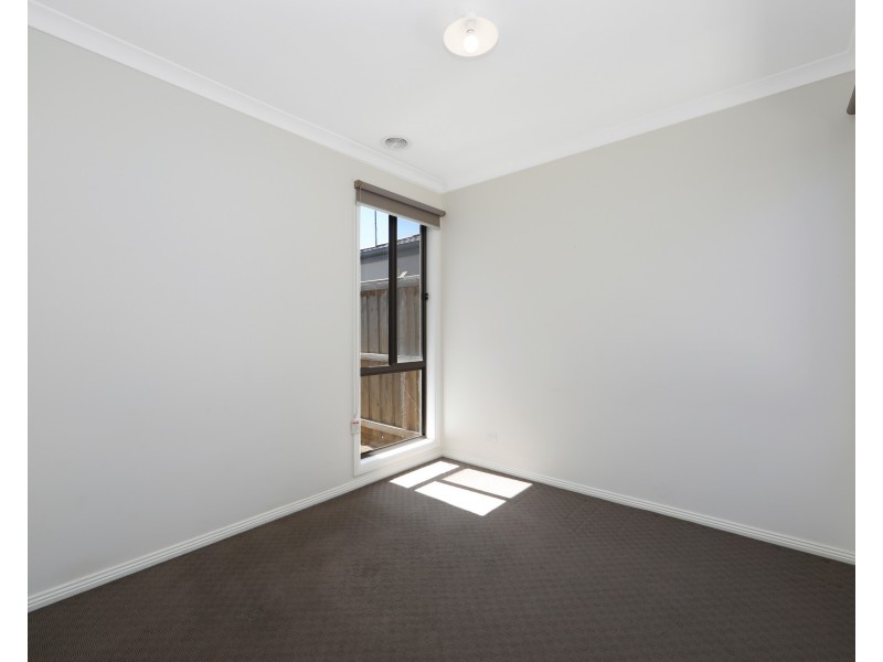 17 Guernsey Street, Clyde North VIC 3978