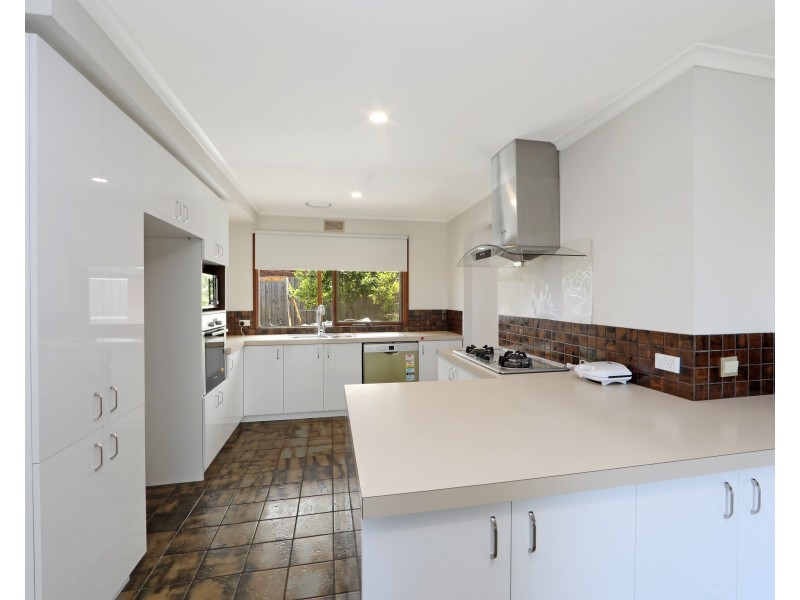 8 Bridgewater Way, Rowville VIC 3178
