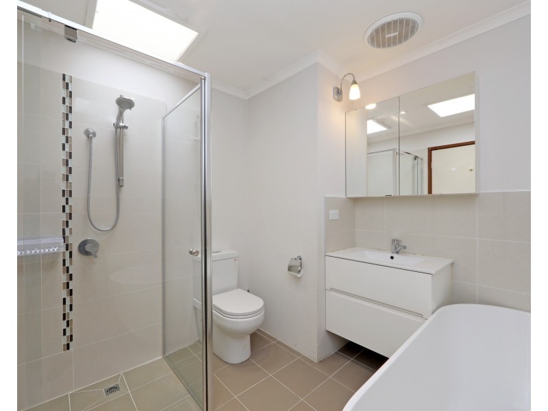 8 Bridgewater Way, Rowville VIC 3178