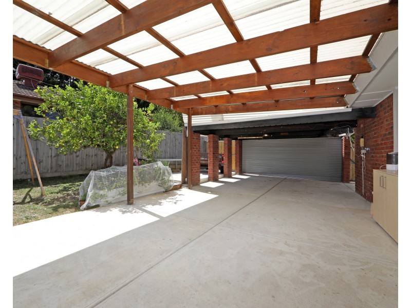 8 Bridgewater Way, Rowville VIC 3178