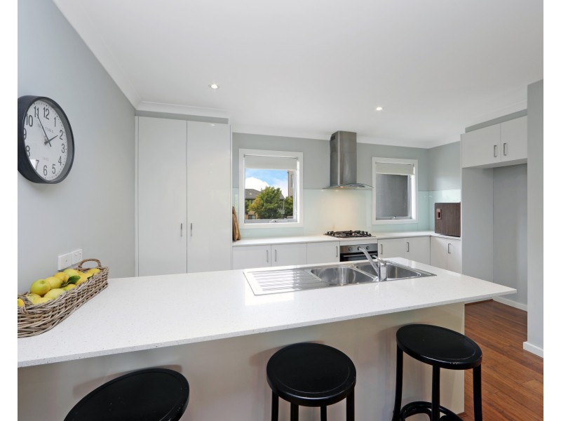 69 Lakeside Boulevard, Pakenham VIC 3810