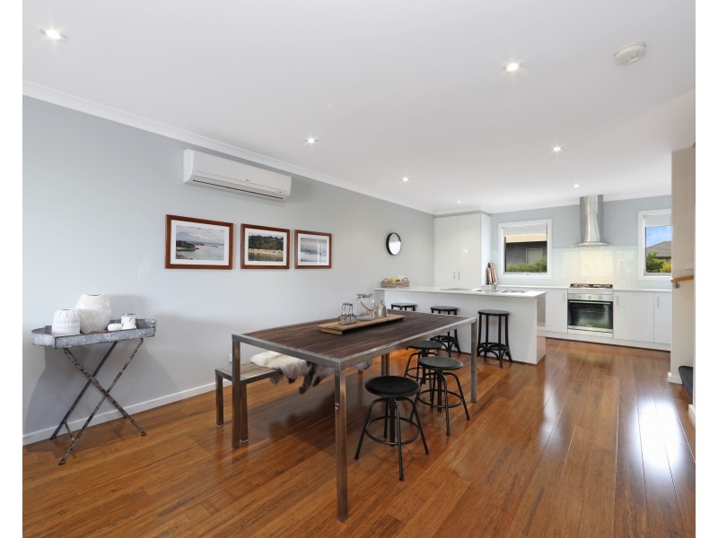 69 Lakeside Boulevard, Pakenham VIC 3810