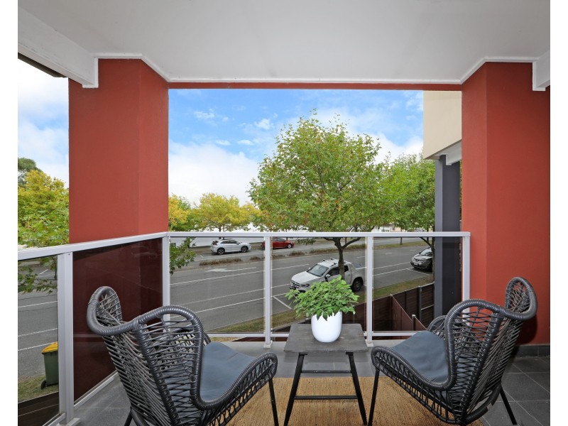 69 Lakeside Boulevard, Pakenham VIC 3810