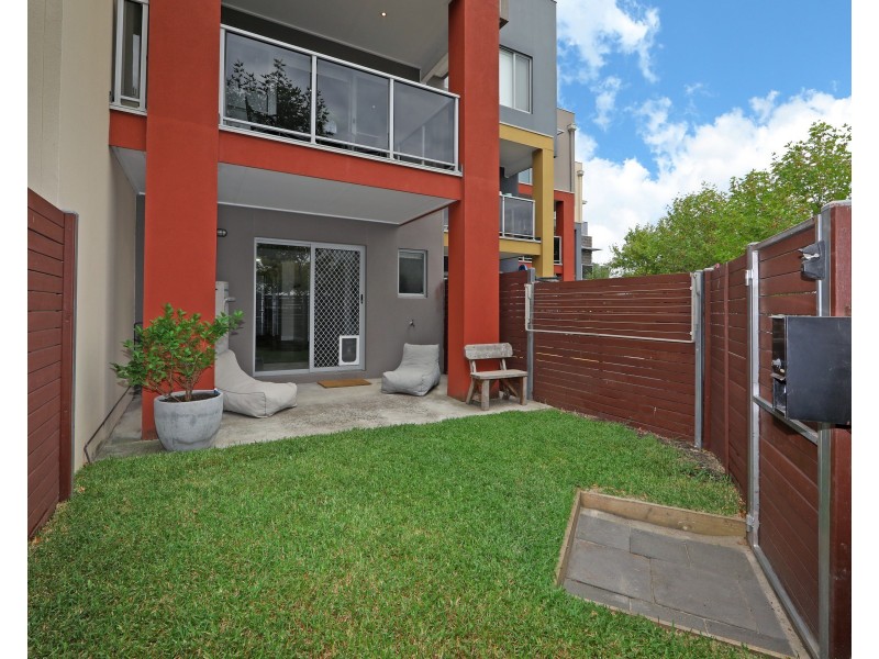 69 Lakeside Boulevard, Pakenham VIC 3810