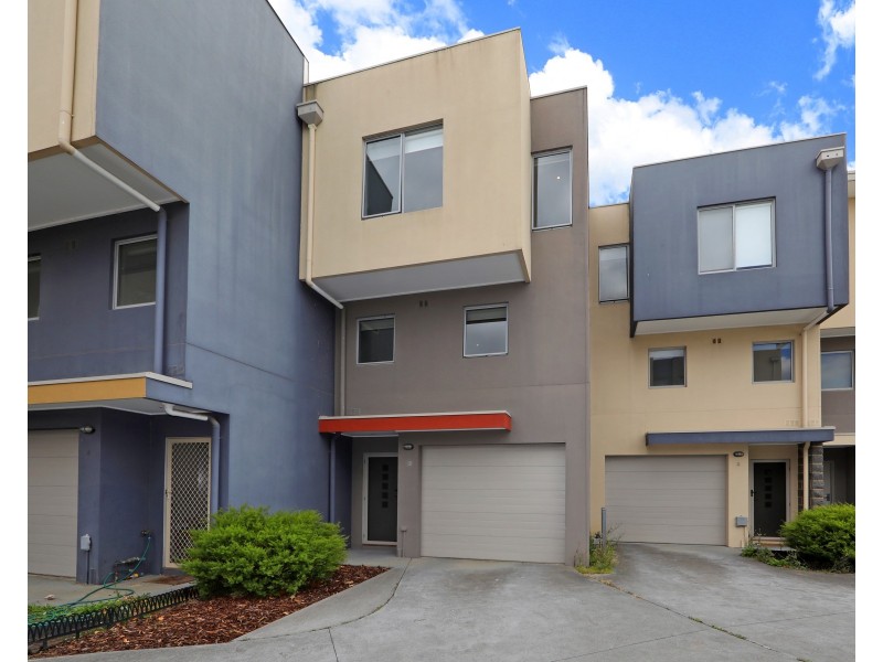 69 Lakeside Boulevard, Pakenham VIC 3810