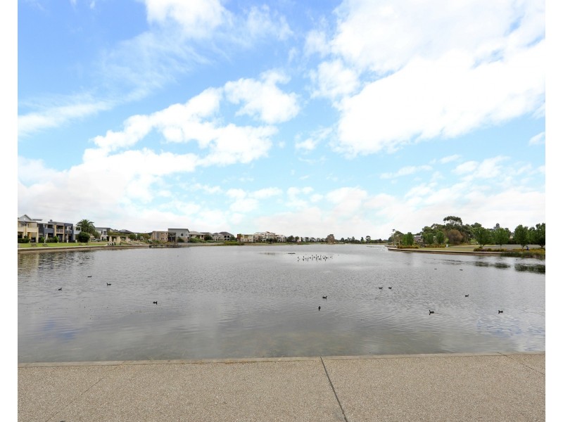 69 Lakeside Boulevard, Pakenham VIC 3810