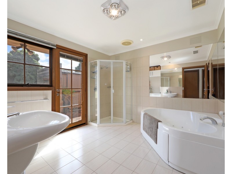 21 Tamboon Drive, Rowville VIC 3178