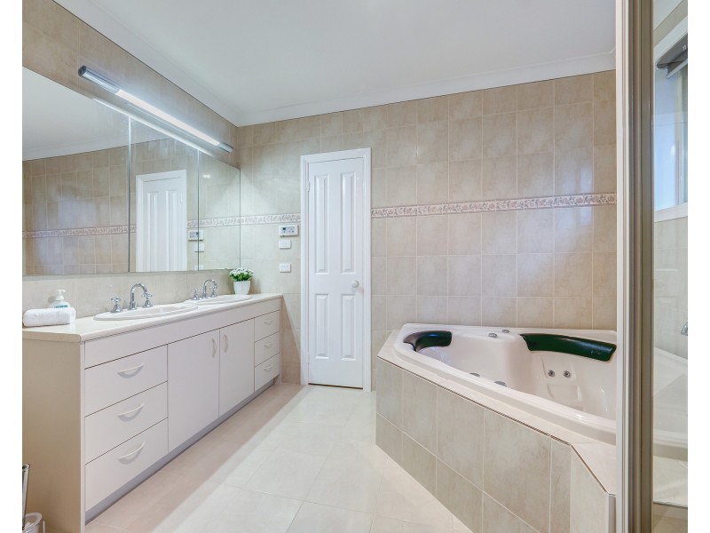 42 Grange Drive, Lysterfield VIC 3156