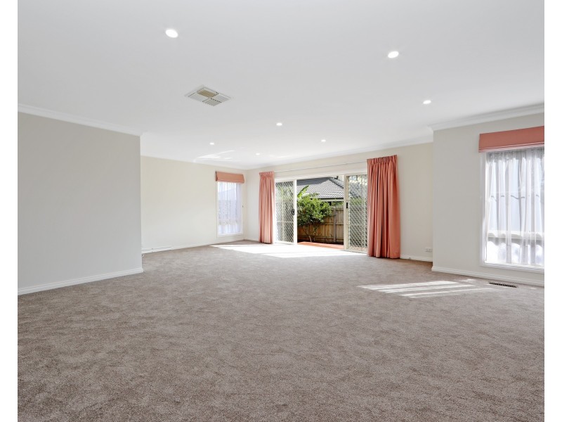 2/3 Fonteyn Drive, Wantirna South VIC 3152