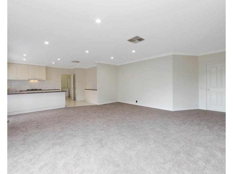 2/3 Fonteyn Drive, Wantirna South VIC 3152