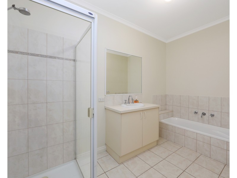 2/3 Fonteyn Drive, Wantirna South VIC 3152