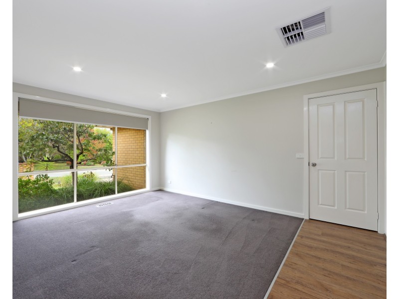 27 Dandelion Drive, Rowville VIC 3178