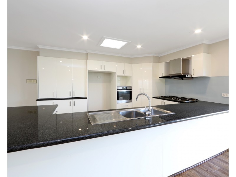 27 Dandelion Drive, Rowville VIC 3178