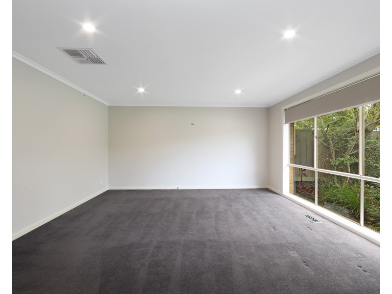 27 Dandelion Drive, Rowville VIC 3178