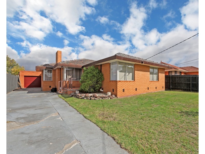 18 Waratah Drive, Dandenong North VIC 3175