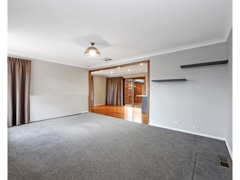 18 Waratah Drive, Dandenong North VIC 3175