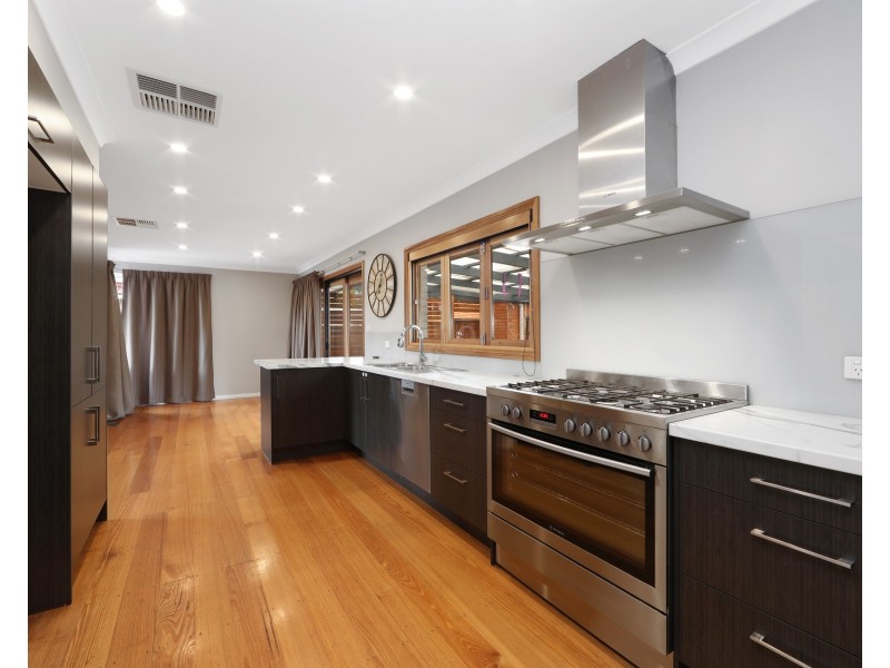 18 Waratah Drive, Dandenong North VIC 3175