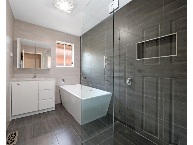 18 Waratah Drive, Dandenong North VIC 3175
