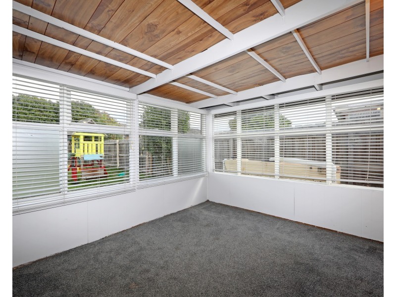 18 Waratah Drive, Dandenong North VIC 3175