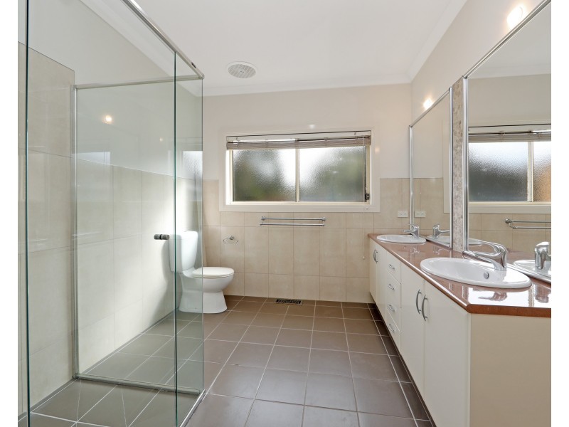 2 Clayden Rise, Lysterfield VIC 3156