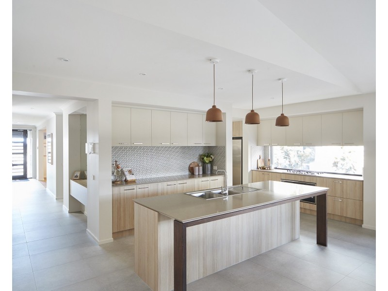 4 Mortlake Drive, Officer South VIC 3809