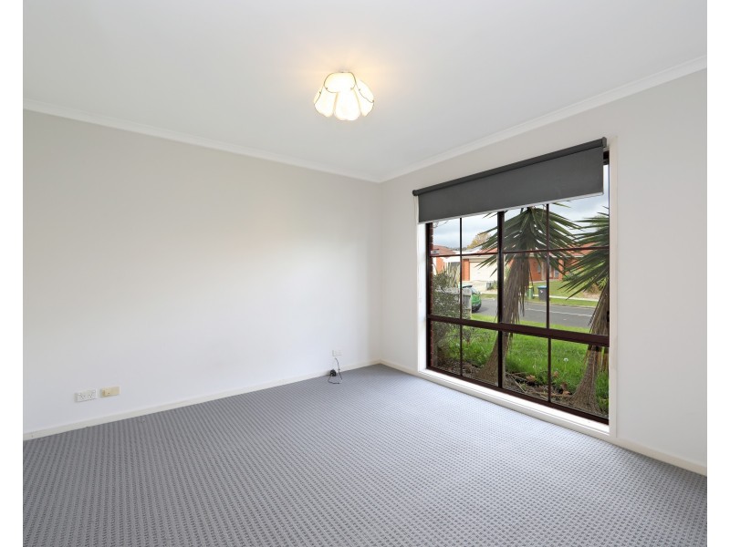 1 Adrian Place, Rowville VIC 3178