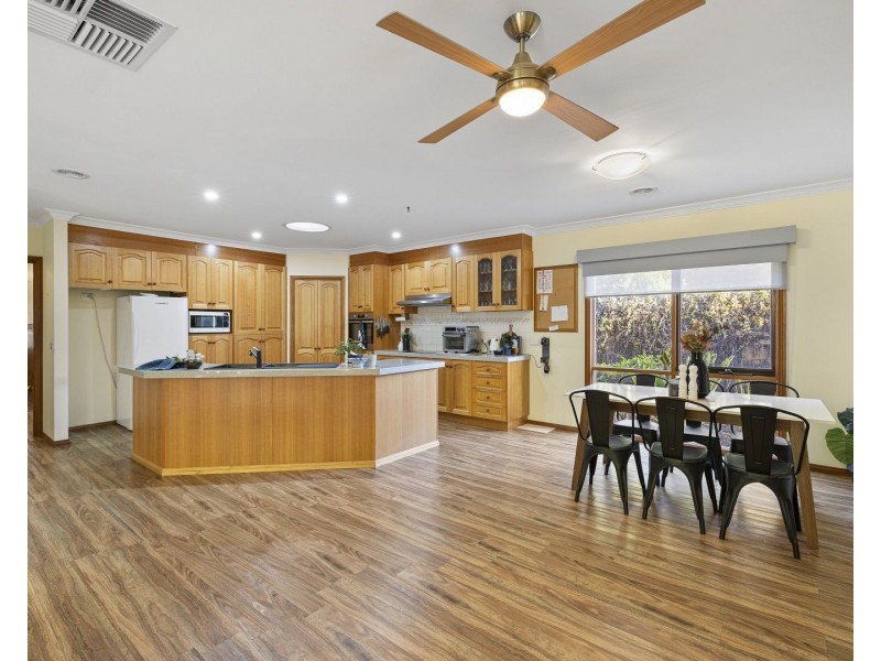 4 Lade Court, Rowville VIC 3178