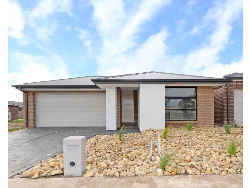 6 Burnett Way, Clyde North VIC 3978