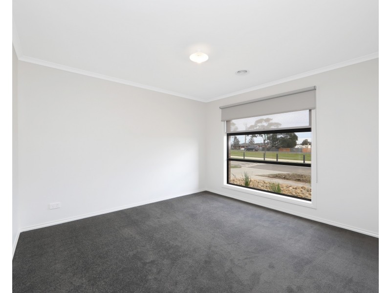 6 Burnett Way, Clyde North VIC 3978