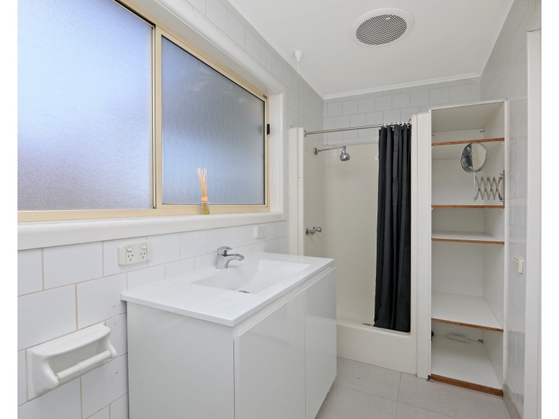 18 Bareena  Avenue, Rowville VIC 3178