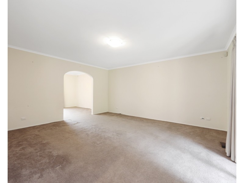 64 Mannering  Drive, Glen Waverley VIC 3150