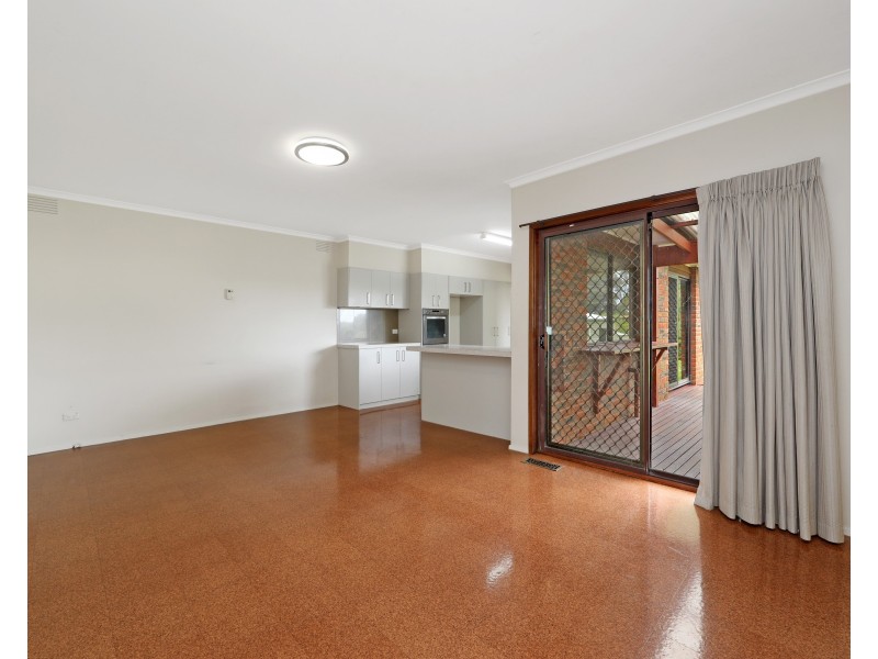 64 Mannering  Drive, Glen Waverley VIC 3150