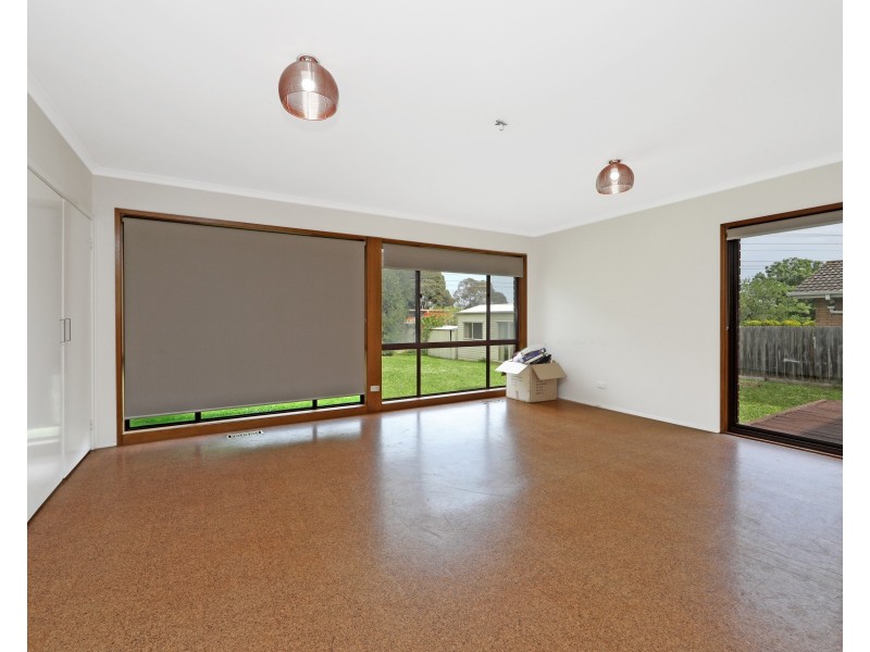 64 Mannering  Drive, Glen Waverley VIC 3150