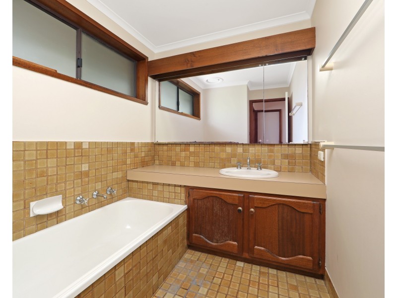 64 Mannering  Drive, Glen Waverley VIC 3150