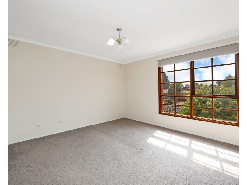 64 Mannering  Drive, Glen Waverley VIC 3150