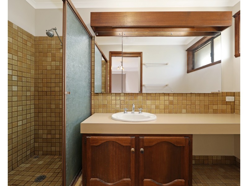 64 Mannering  Drive, Glen Waverley VIC 3150