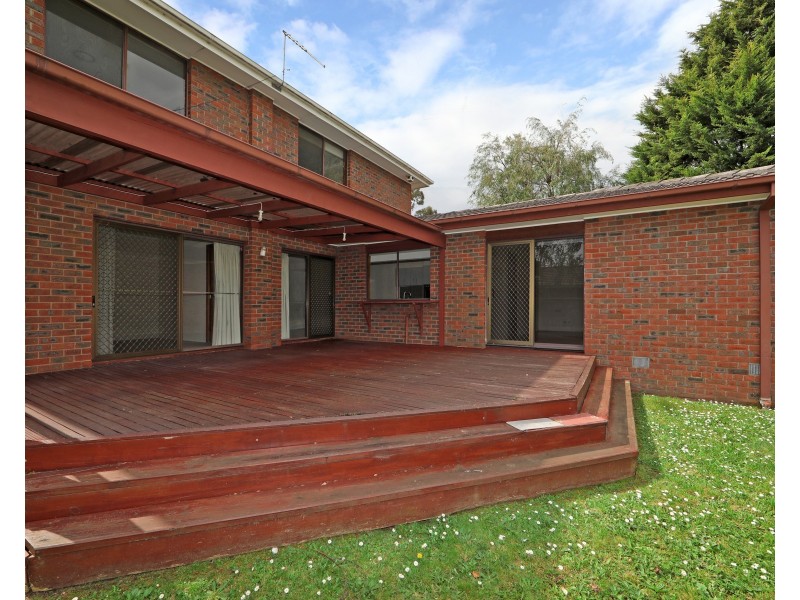 64 Mannering  Drive, Glen Waverley VIC 3150